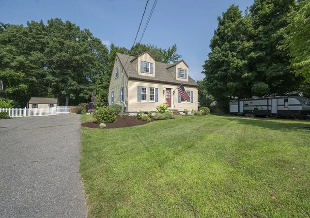 2nd image of 37 Acorn St, Middleboro, MA 02346 | MLS# 73560741