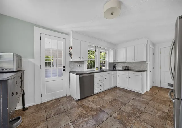 3rd image of 37 Acorn St, Middleboro, MA 02346 | MLS# 73560741