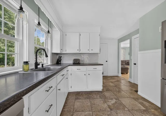 4th image of 37 Acorn St, Middleboro, MA 02346 | MLS# 73560741