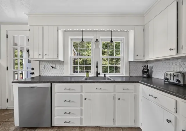5th image of 37 Acorn St, Middleboro, MA 02346 | MLS# 73560741