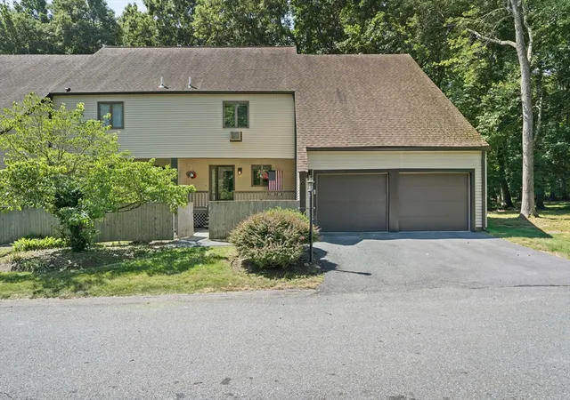 1st image of 8 Bancroft Cmn #8, Franklin, MA 02038 | MLS# 73551485