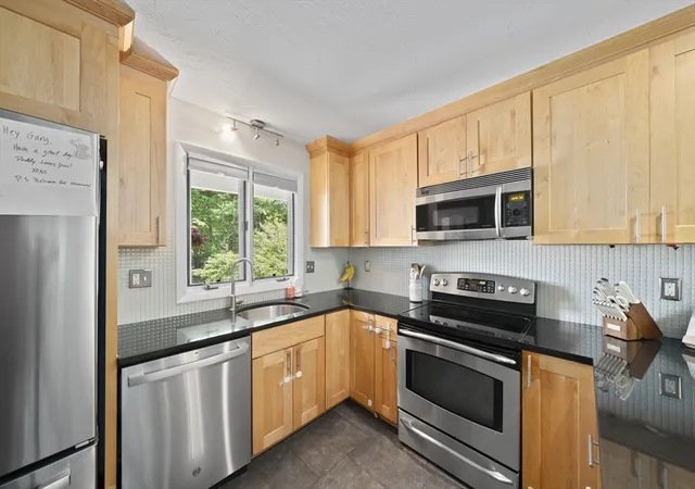 4th image of 8 Bancroft Cmn #8, Franklin, MA 02038 | MLS# 73551485