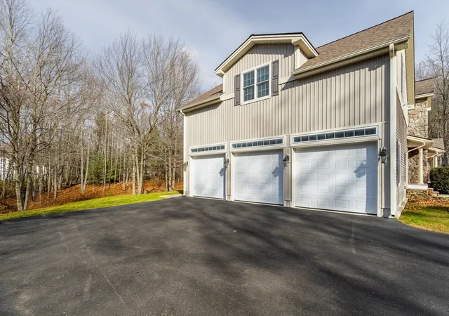 Photo 4 of Single family home for sale at 837 Mount Elam Rd, Fitchburg, MA 01420 | MLS# 73457392 | Listing updated on 2025-12-27
