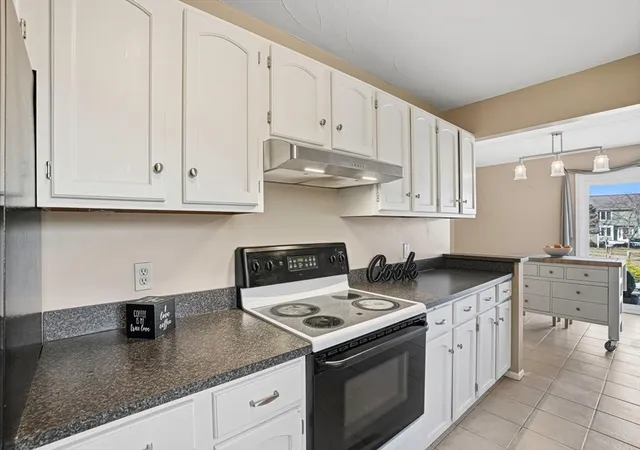 Homes for sale in Upton, MA | 1 South St, Upton, MA 01568 | MLS# 73500985