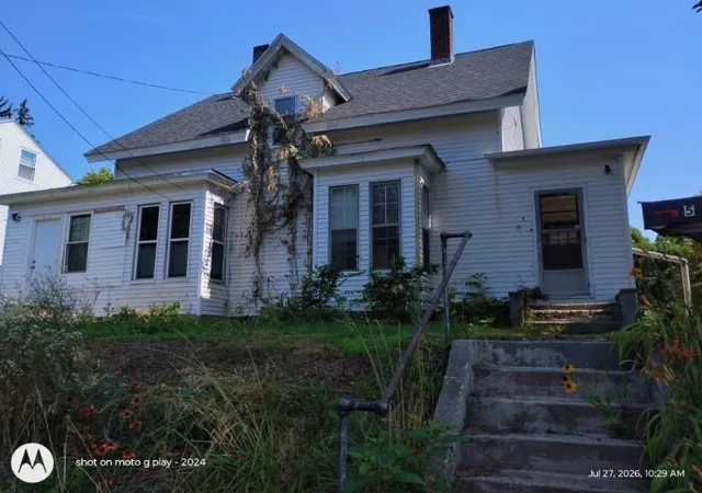 3rd image of 7 Pleasant St, Ware, MA 01082 | MLS# 73555382