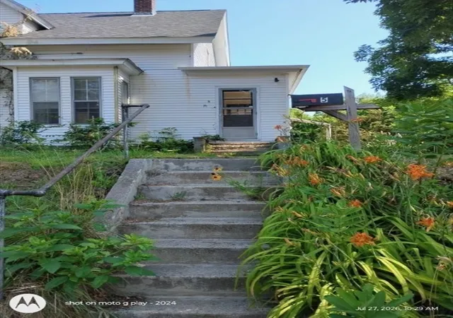 5th image of 7 Pleasant St, Ware, MA 01082 | MLS# 73555382