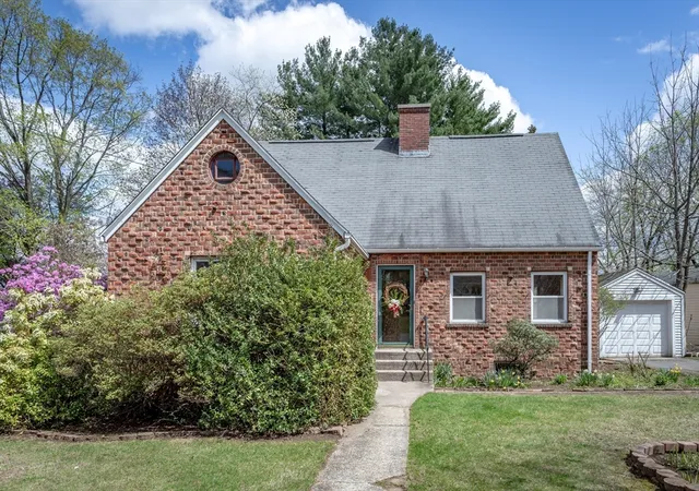 1st image of 16 Queen St, Holyoke, MA 01040 | MLS# 73505229