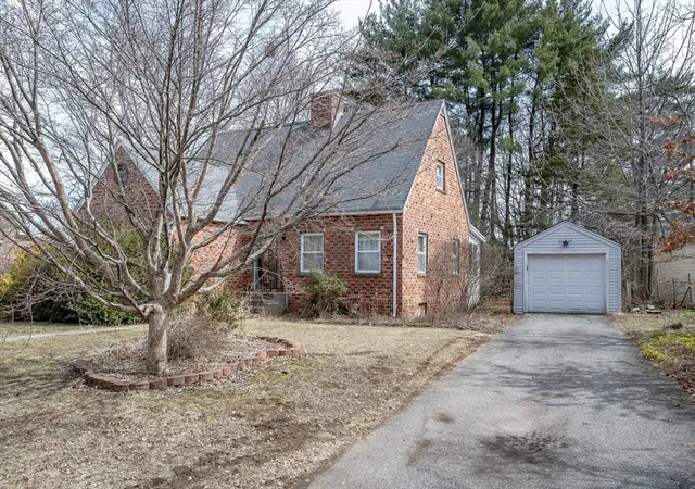 2nd image of 16 Queen St, Holyoke, MA 01040 | MLS# 73505229