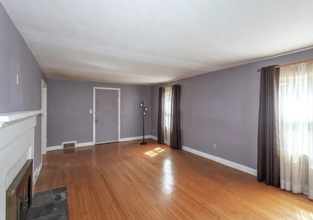 Photo 3 of Sale Pending at 16 Queen St, Holyoke, MA 01040 | MLS# 73505229 | Listing updated on 2026-05-13