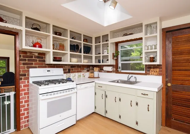5th image of 11 Bowman Road, Mattapoisett, MA 02739 | MLS# 73534535