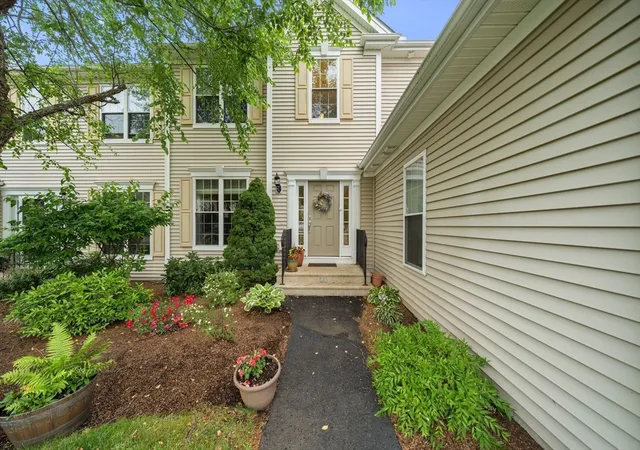 3rd image of 31 Stonebridge Dr, Hanson, MA 02341