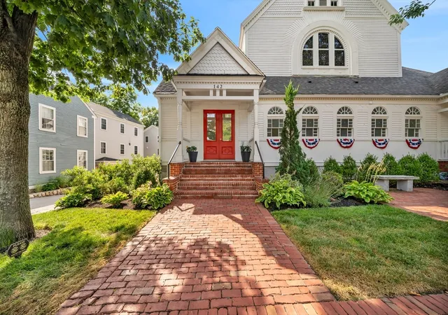 1st image of 142 Main St #4, Amesbury, MA 01913 | MLS# 73556351