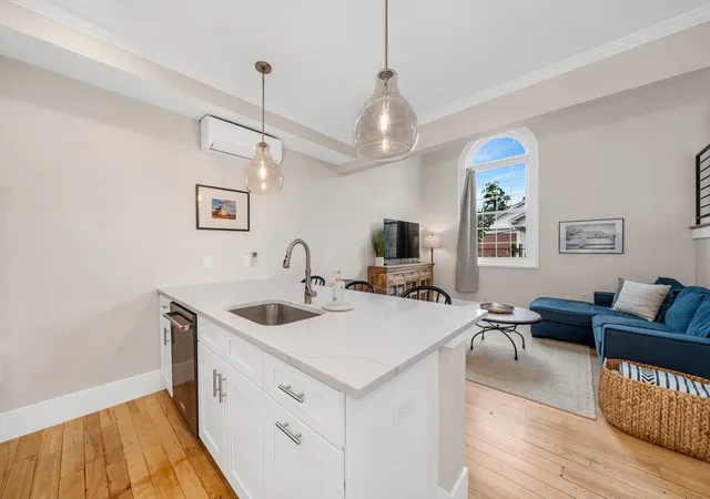 2nd image of 142 Main St #4, Amesbury, MA 01913 | MLS# 73556351