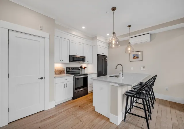 image of 142 Main St #4, Amesbury, MA 01913 | MLS# 73556351