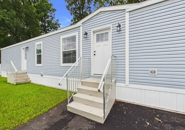 Homes for sale in Ware, MA | 2 Fourth Ave, Ware, MA 01082 | MLS# 73541427