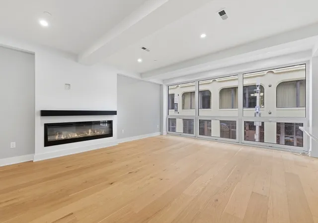 5th image of 230 Friend St, Boston, MA 02114