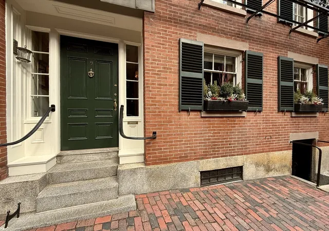 3rd image of 9 West Cedar St, Boston, MA 02108 | MLS# 73493300