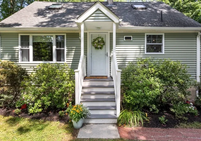 2nd image of 314 Pleasant St, Franklin, MA 02038 | MLS# 73548585