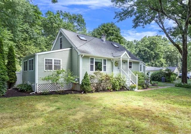 4th image of 314 Pleasant St, Franklin, MA 02038 | MLS# 73548585