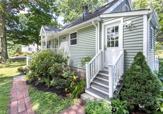 5th image of 314 Pleasant St, Franklin, MA 02038 | MLS# 73548585