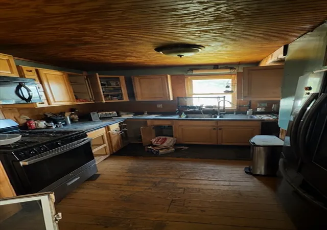 3rd image of 37 Adams St, Lawrence, MA 01843 | MLS# 73559476