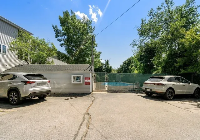 2nd image of 1105 Lexington St, Waltham, MA 02452