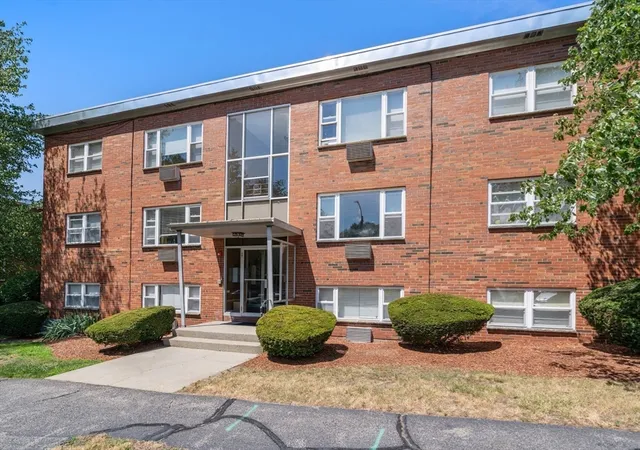 2nd image of 1105 Lexington St #4-1, Waltham, MA 02452 | MLS# 73546330