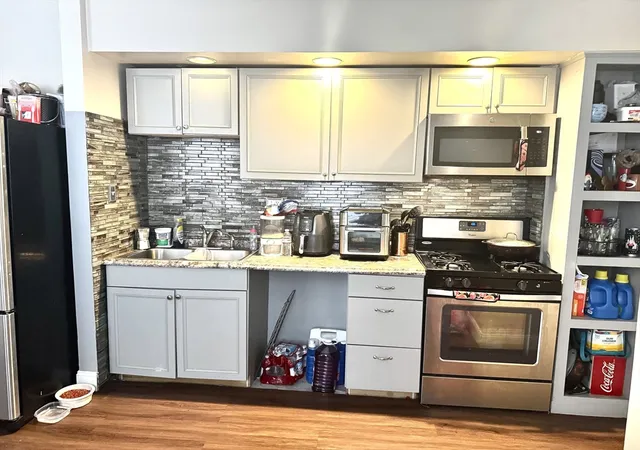 4th image of 27 W 5Th St, Lowell, MA 01850 | MLS# 73433528