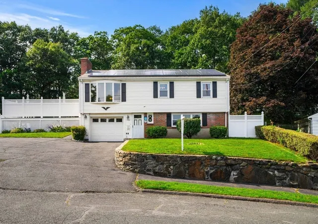 1st image of 104 Spring View Dr, Lynn, MA 01904 | MLS# 73553067