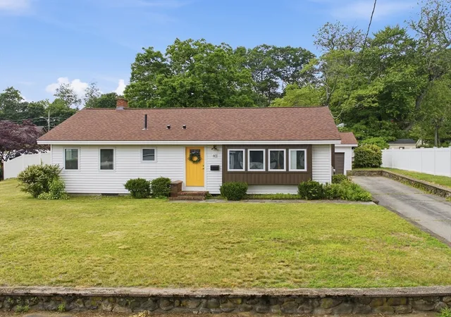 Homes for sale in Hudson, MA | 40 Pine St, Hudson, MA 01749 | MLS# 73536282