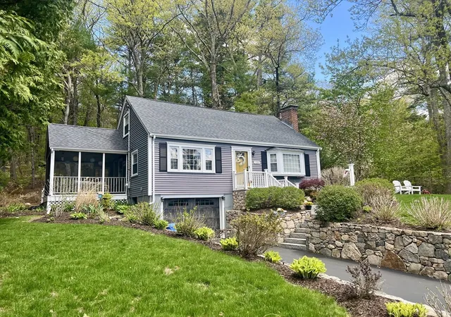 Homes for sale in Holliston, MA | 135 Locust St, Holliston, MA 01746 | MLS# 73518705
