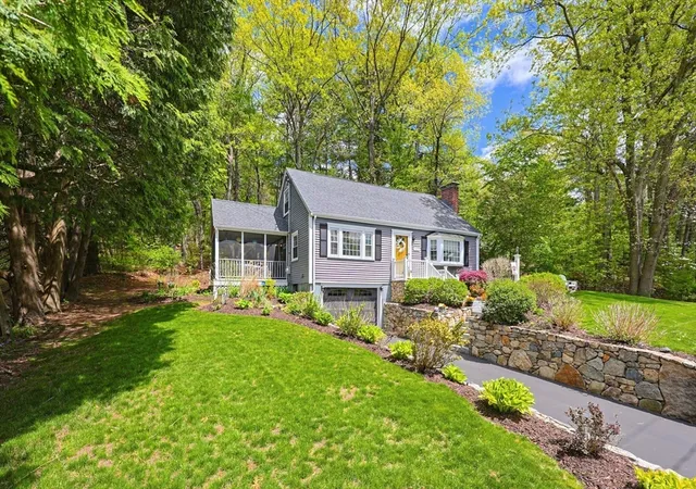 Homes for sale in Holliston, MA | 135 Locust St, Holliston, MA 01746 | MLS# 73518705