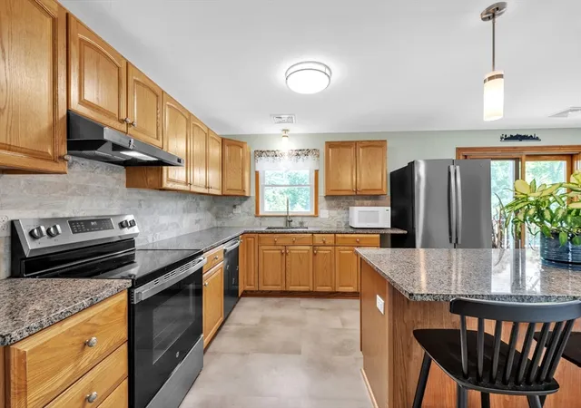 Homes for sale in Grafton, MA | 7 Follette St, Grafton, MA 01519 | MLS# 73528868