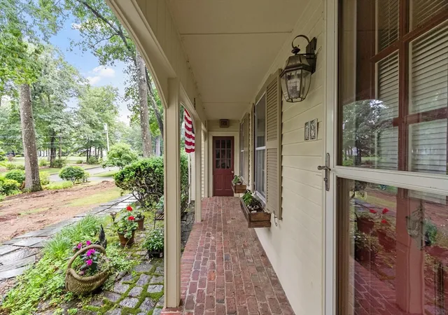 3rd image of 19 Huntingdon Rd, Lynnfield, MA 01940 | MLS# 73546444