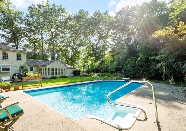 40th image of 19 Huntingdon Rd, Lynnfield, MA 01940 | MLS# 73546444