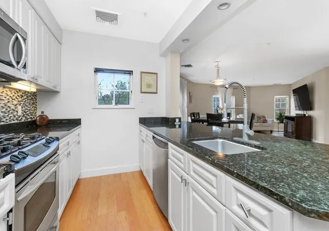 5th image of 501 Commerce Dr #2204, Braintree, MA 02184 | MLS# 73559260