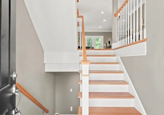 4th image of 27 Clarks Hl Ln, Framingham, MA 01702