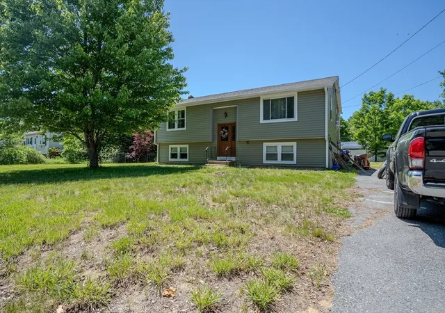 2nd image of 18 Plainfield Rd, Pepperell, MA 01463 | MLS# 73539591