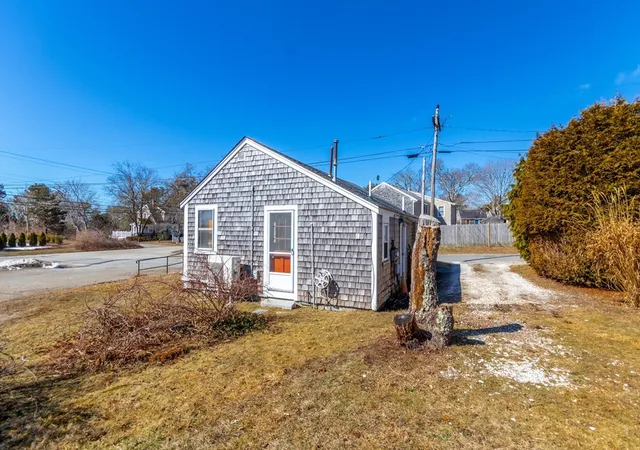 3rd image of 1772 Main St, Chatham, MA 02633 | MLS# 73500740