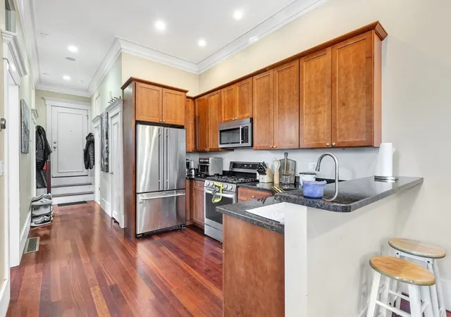 5th image of 253 E Street Condominiums, Boston, MA 02127