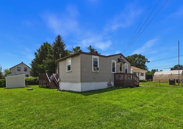 4th image of 21 Golf St, Fairhaven, MA 02719 | MLS# 73555999