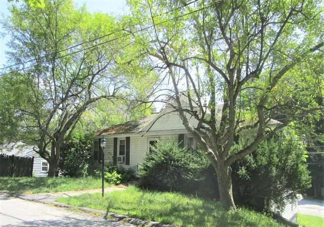 Photo 2 of Sale Pending at 21 Baxter St, Worcester, MA 01602 | MLS# 73560402 | Listing updated on 2026-09-17