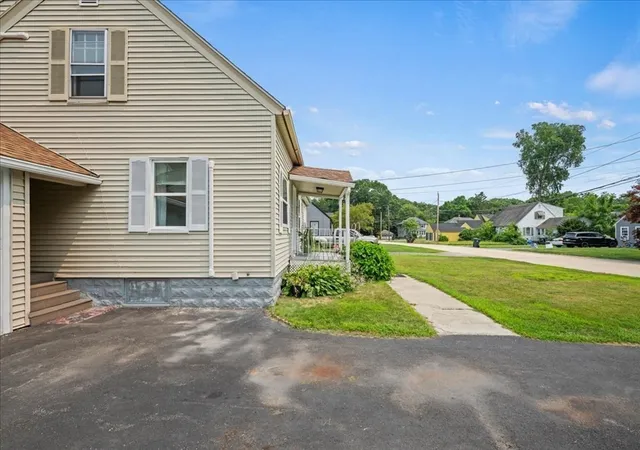 Photo 4 of Sale Pending at 6 Oakwood Ave, Auburn, MA 01501 | MLS# 73567734 | Listing updated on 2026-09-29