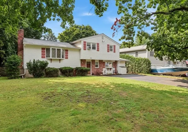 2nd image of 33 Rolling Ln, Hudson, MA 01749 | MLS# 73559823