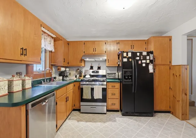 Photo 4 of Single family home for sale at 33 Rolling Ln, Hudson, MA 01749 | MLS# 73559823 | Listing updated on 2026-10-09