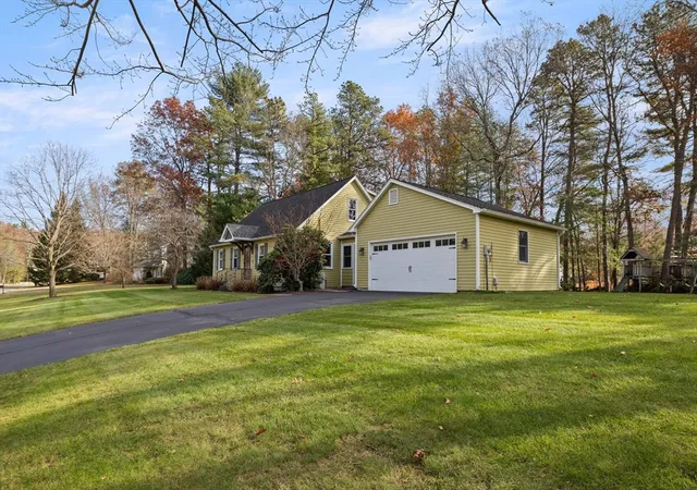 Homes for sale in Easthampton, MA | 59 Campbell Dr, Easthampton, MA 01027 | MLS# 73455847