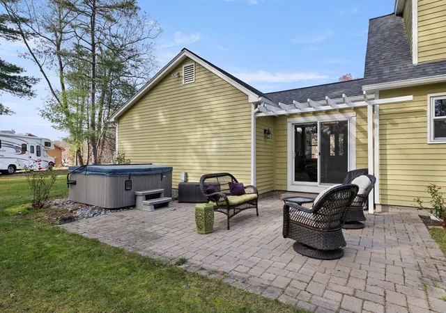Homes for sale in Easthampton, MA | 59 Campbell Dr, Easthampton, MA 01027 | MLS# 73455847