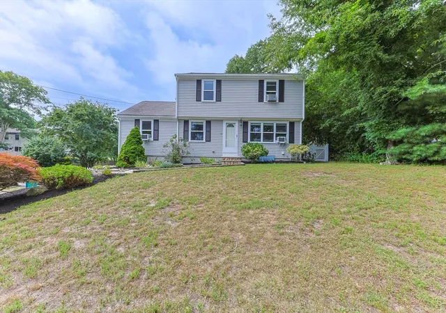 Photo 1 of Single family home for sale at 33 Lakefield Rd, Yarmouth, MA 02664 | MLS# 73568872 | Listing updated on 2026-09-13