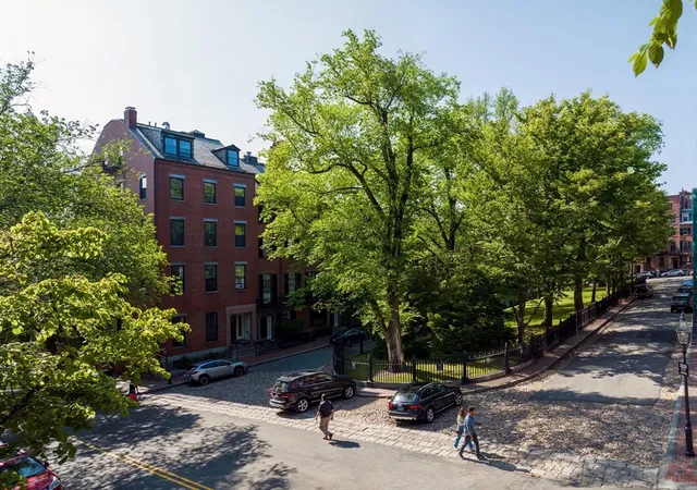 3rd image of 86 Mount Vernon Street, Boston, MA 02108 | MLS# 73333444