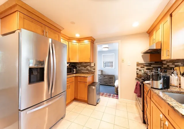 Homes for sale in Woburn, MA | 37 Maple Ave, Woburn, MA 01801 | MLS# 73540771